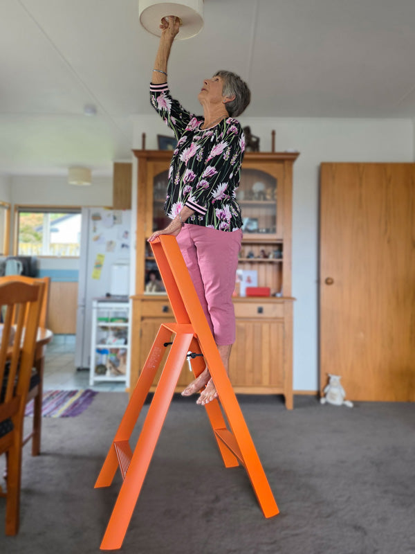 Lucano step stool for changing lightbulbs